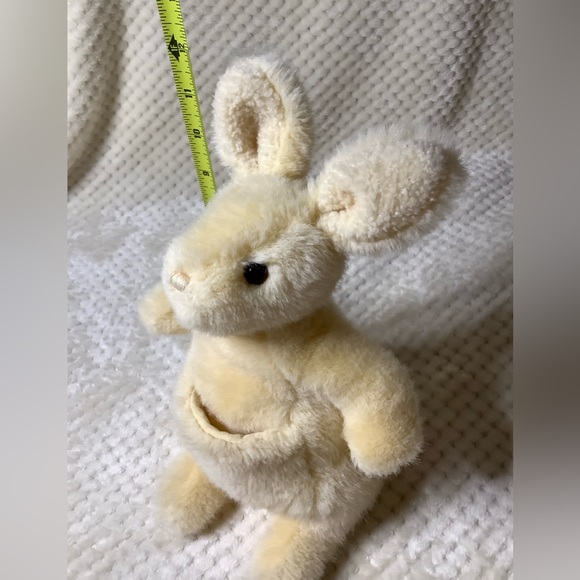 VINTAGE GUND Adorable Plush Kangaroo w Pouch Squeaky Stuffed Animal Toy No Joey - Picture 6 of 8
